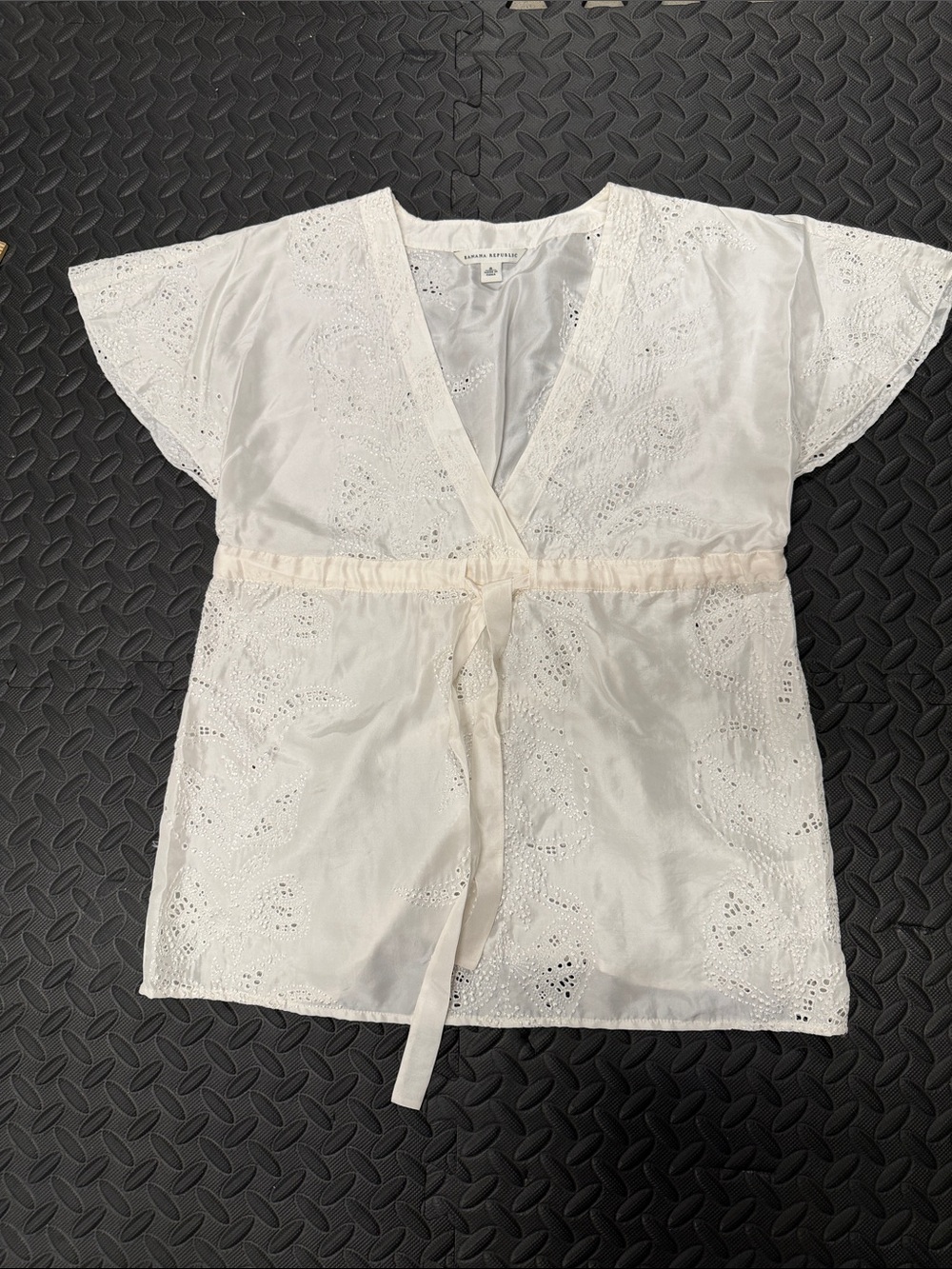 Banana Republic Ivory Eyelet Wrap Silk Embroidery Cap sleeves  Top- small